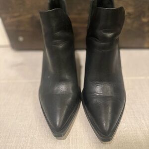 Vince Camuto Gigiette Block Heel Black Leather Pointed Toe Ankle Boots 8